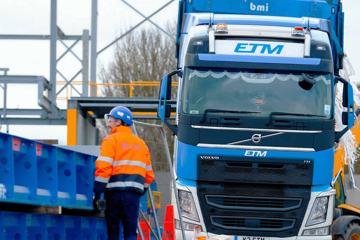 5 Benefits of Hiring Commercial Hazardous Waste Transportation Services